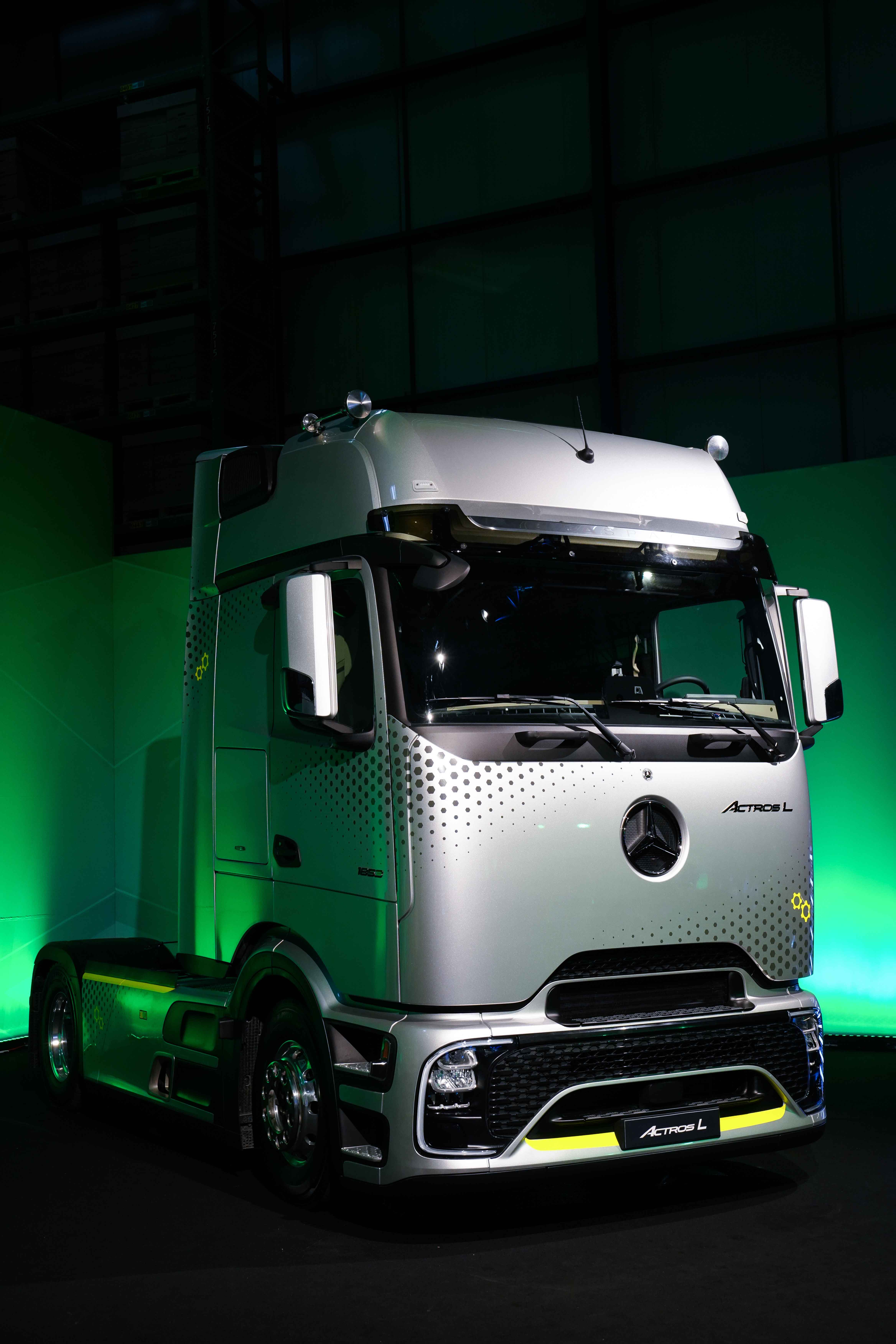 yeni-mercedes-benz-actros-l-1.jpg