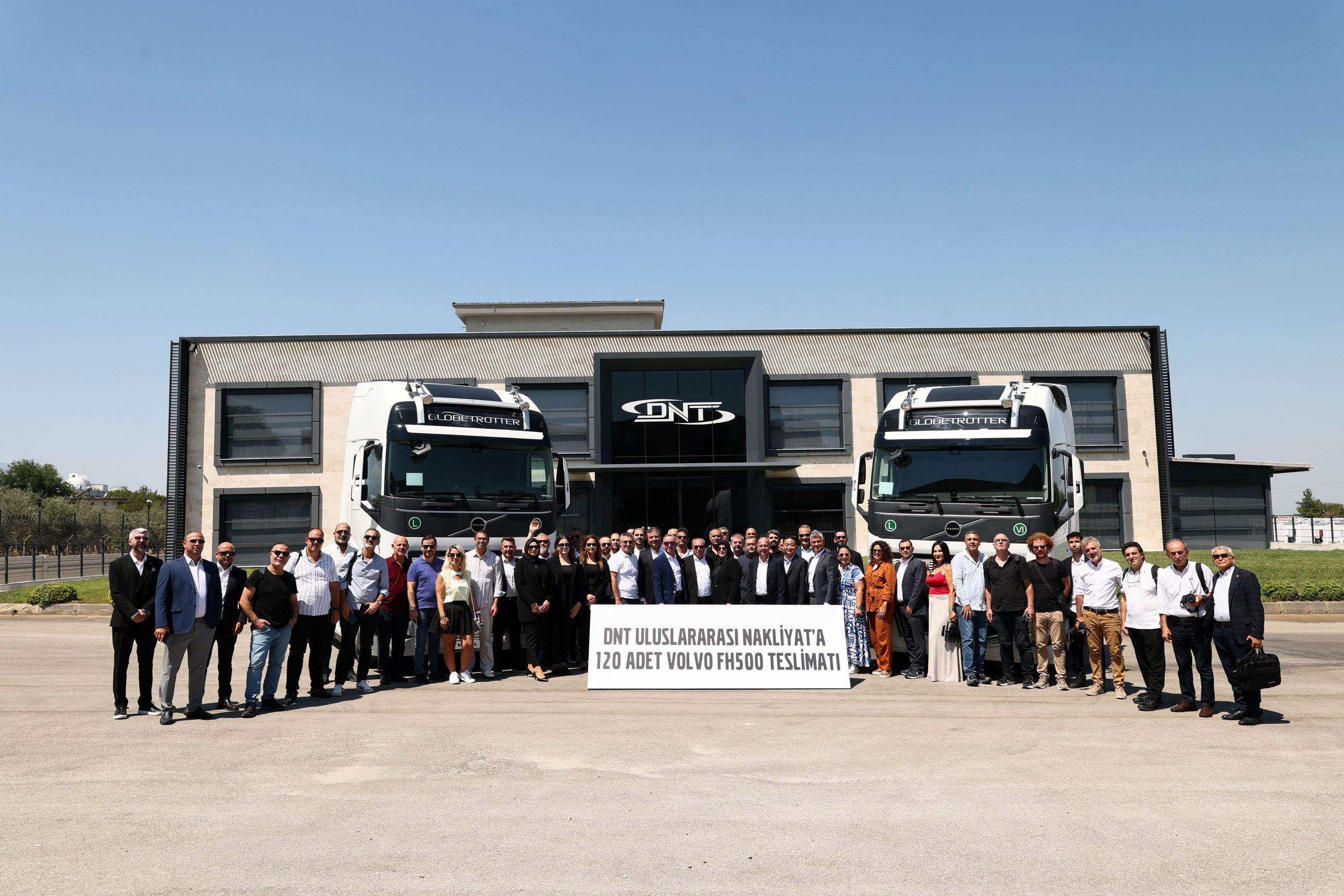 volvo-trucks-dnt-uluslararasi-nakliyat-teslimat-02.jpg