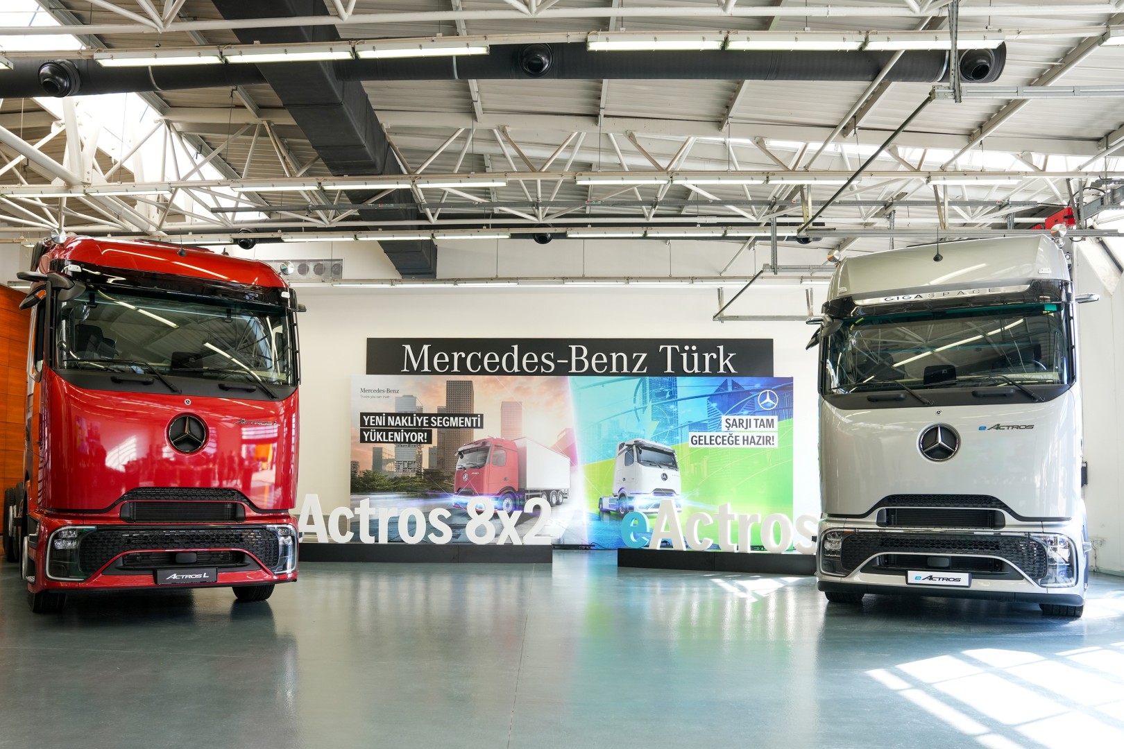 mercedes-benz-turk-kamyon-urun-portfoyundeki-yeniliklerle-guc-verimlilik-guvenlik-ve-elektrifikasyonda-yeni-bir-donem-baslatiyor-1.jpeg