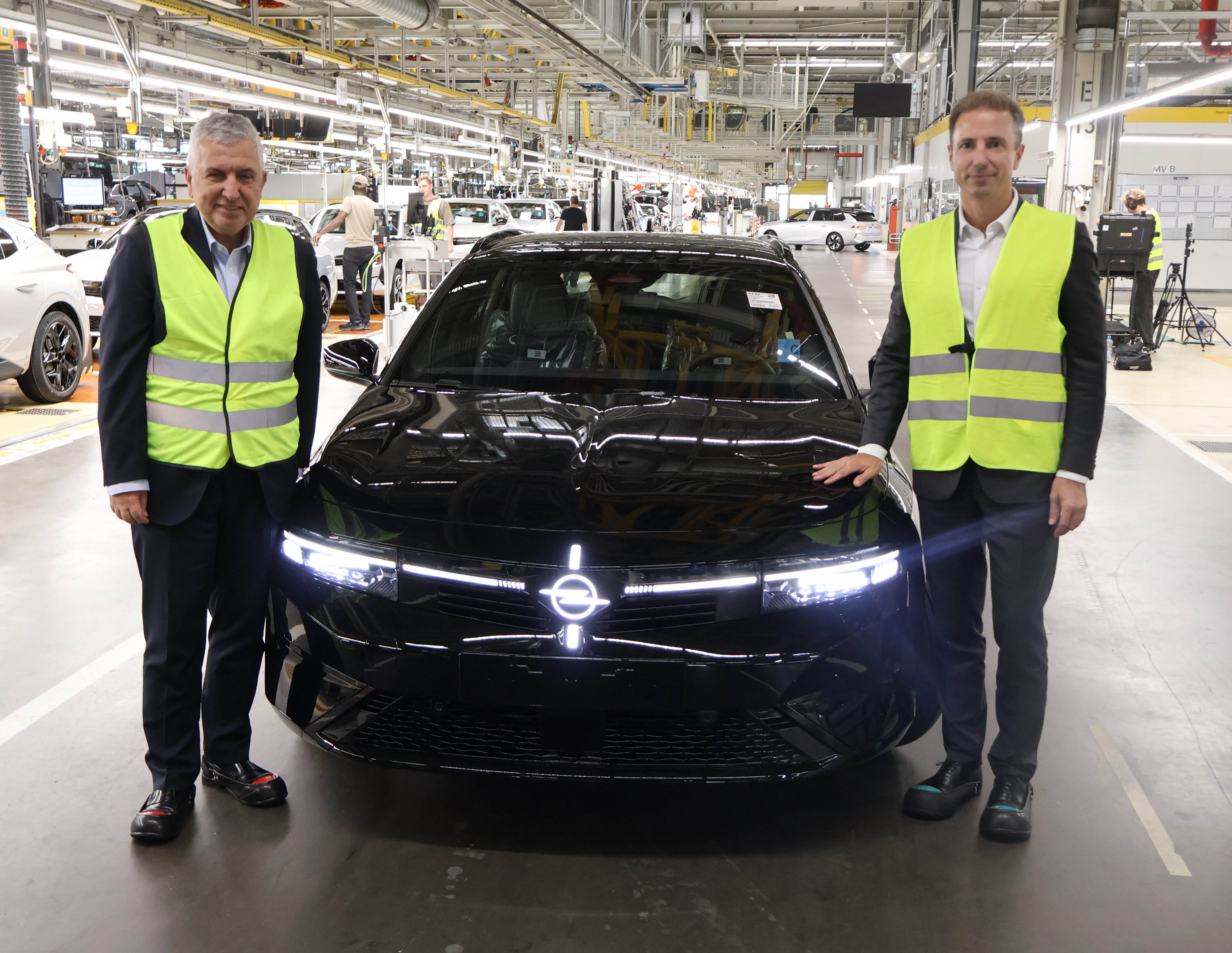 tofas-ceosu-cengiz-eroldu-opel-ceosu-florian-huettl-1.jpeg