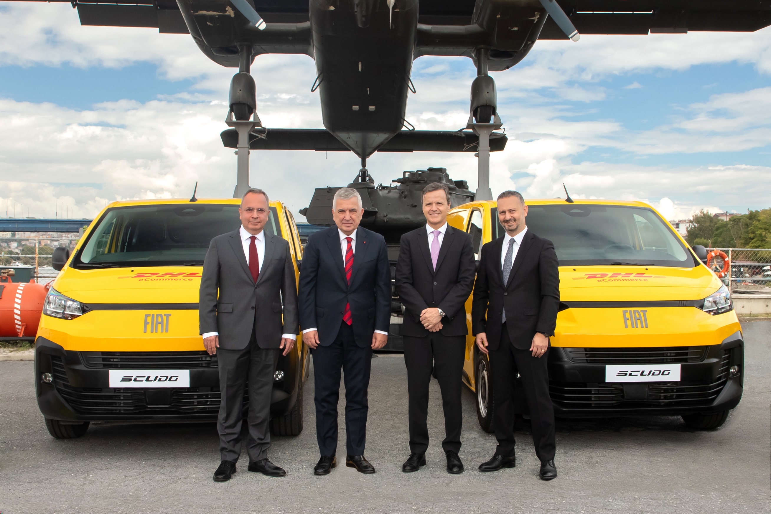 fiat-marka-direktoru-altan-aytac-tofas-ceosu-cengiz-eroldu-dhl-ecommerce-ceosu-pablo-ciano-dhl-ecommerce-turkiye-ceosu-kagan-gunduz.jpg