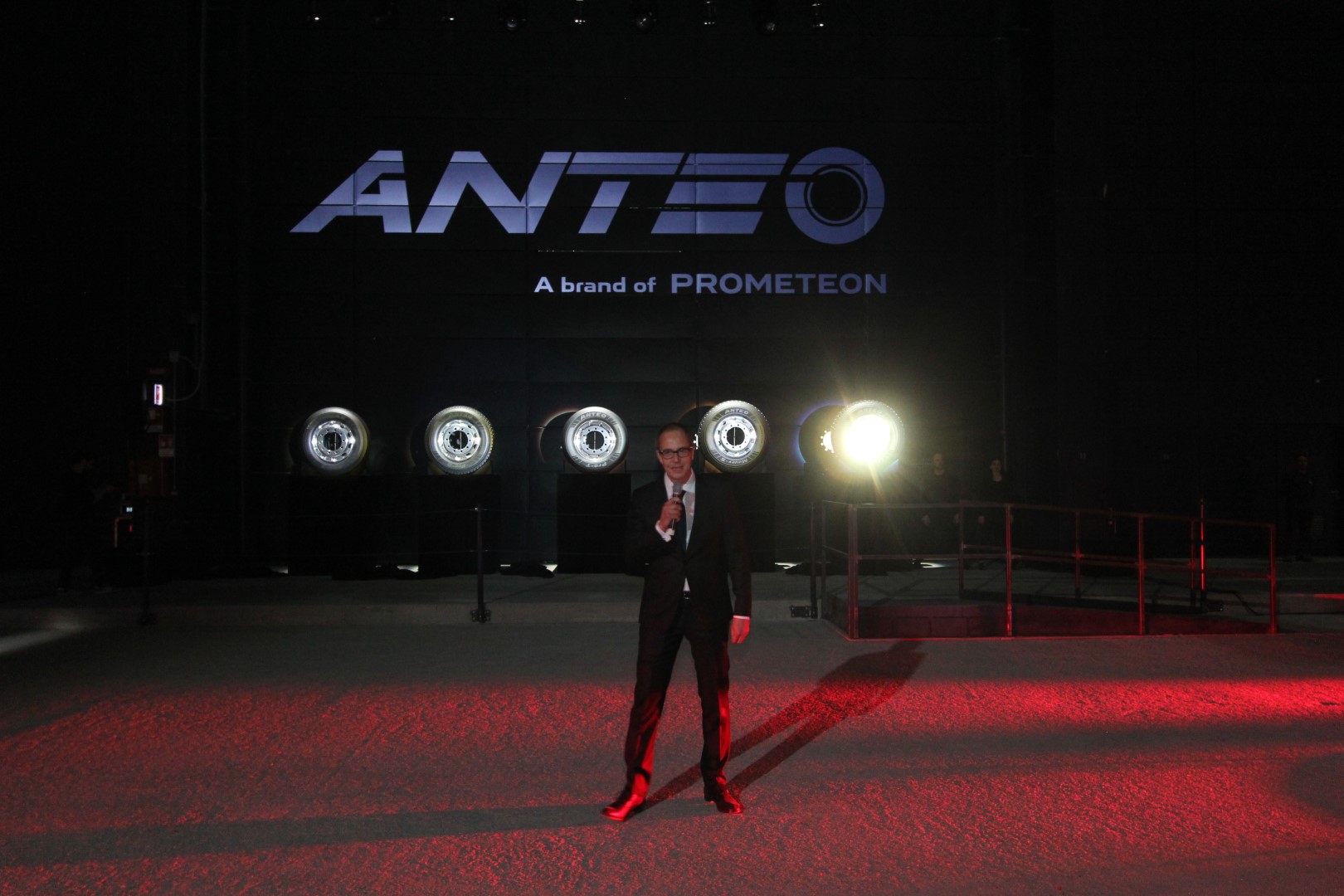 anteo-prometeon-pirelli-italya-milano.jpg