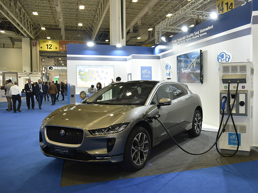 jaguar-i-pace-petroleum.jpg