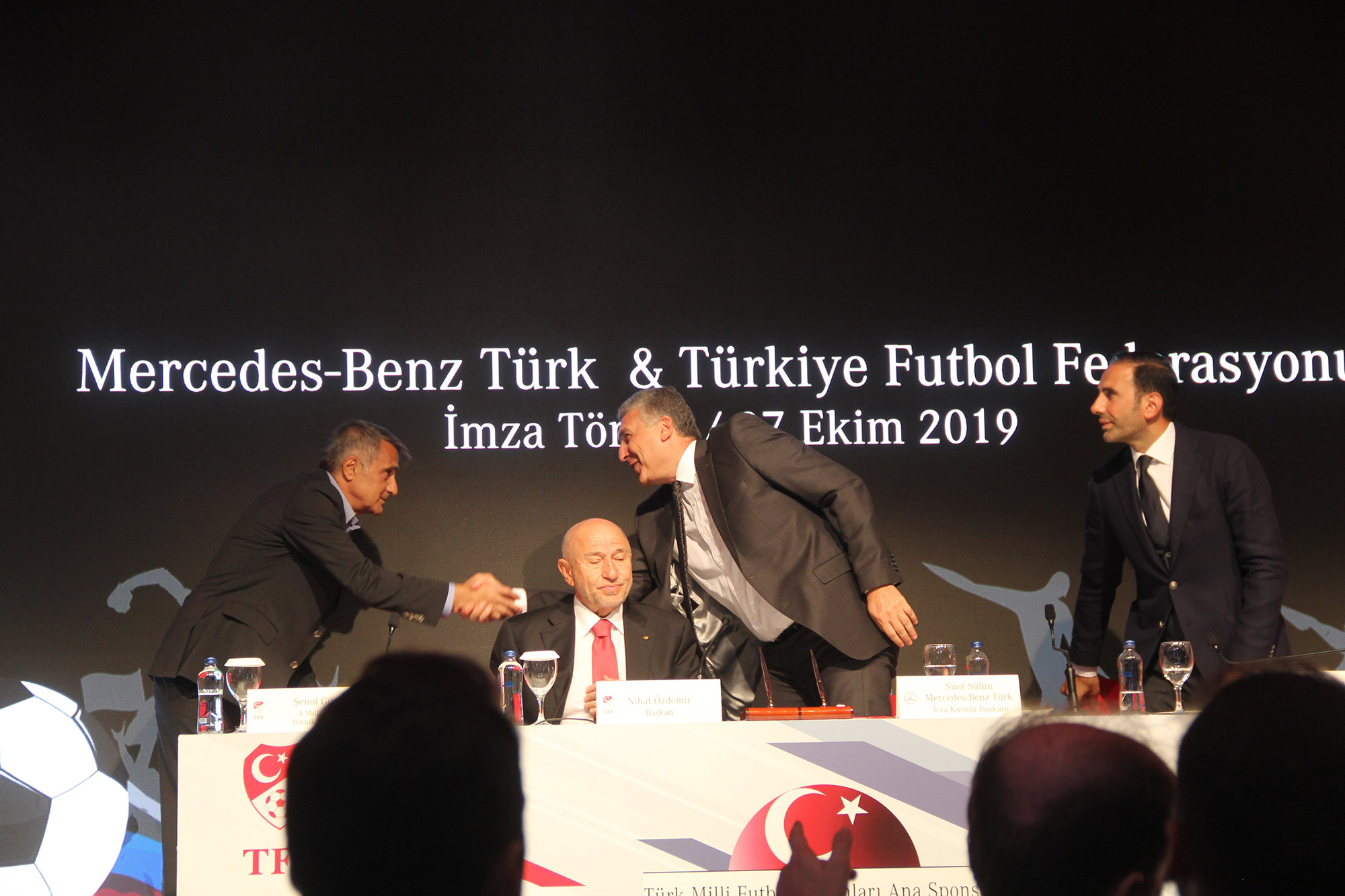 mercedes-benz-tff-sponsorluk-imza-toreni-.jpg