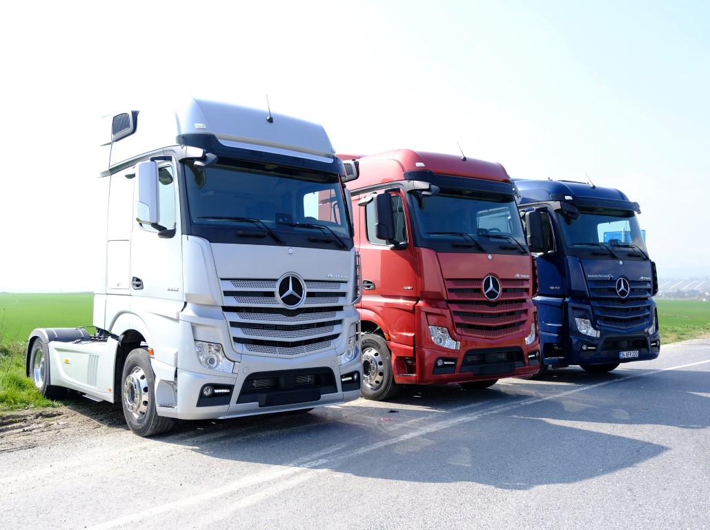 mercedes-benz-turk,-uzun-yol-ve-agir-nakliye-cekici-portfoyune-yeni-araclar-ekliyor-(3)-(medium).jpg