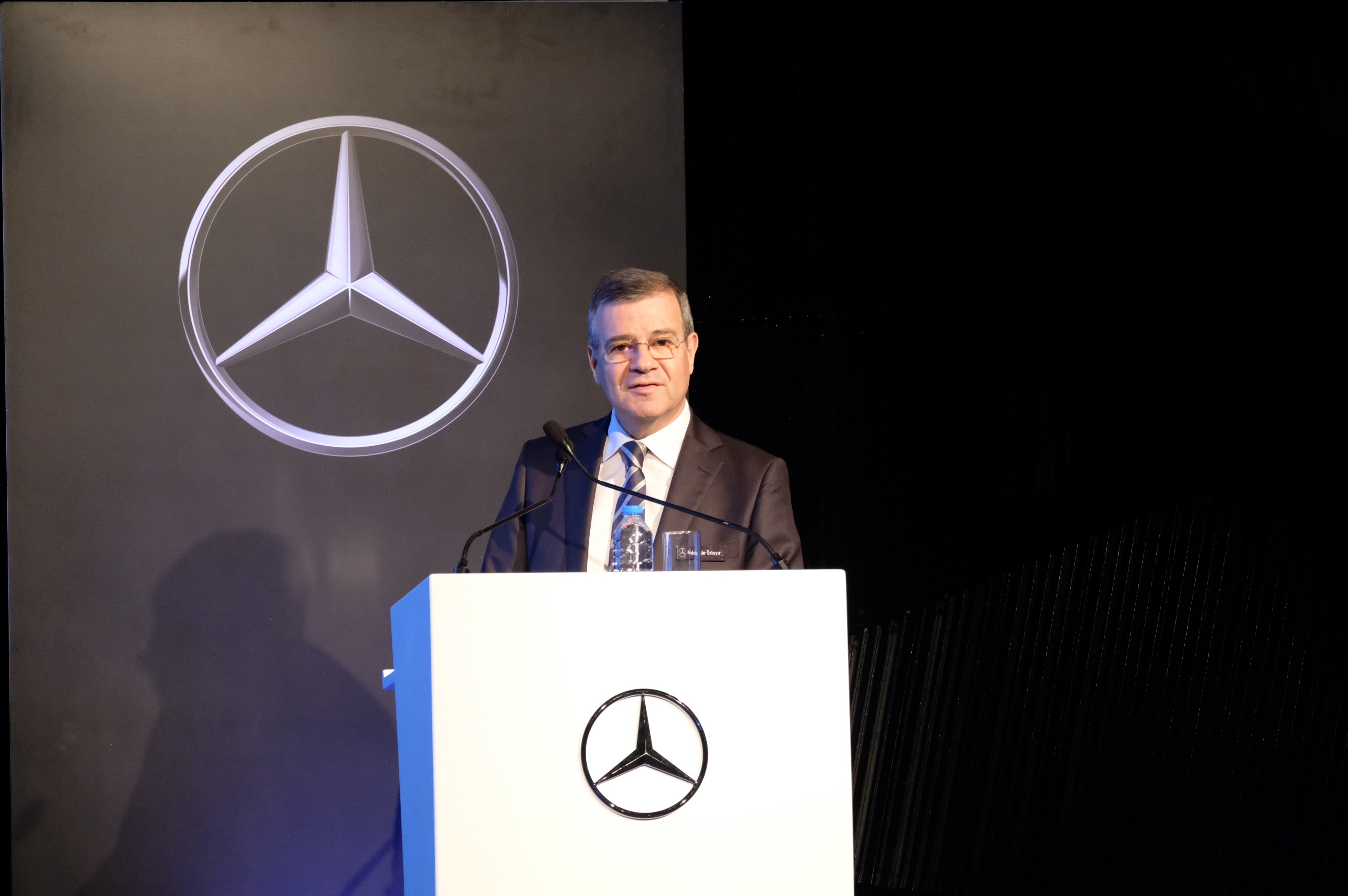 mercedes-benz-turk-kamyon-satis-ve-pazarlama-direktoru-bahadir-ozbayir.jpg
