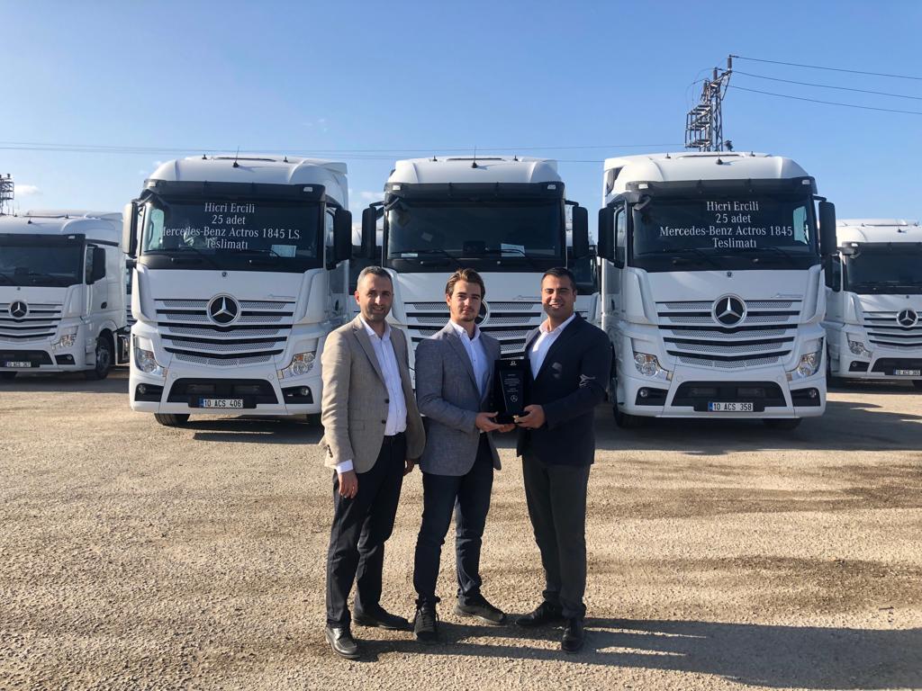 mercedes-benz-turkten-25-adetlik-actros-teslimati-hicri-ercili.jpg