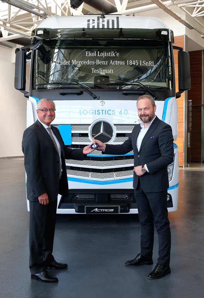 mercedes-benz-turkten-ekol-lojistike-150-adetlik-actros-teslimati-(4).jpg