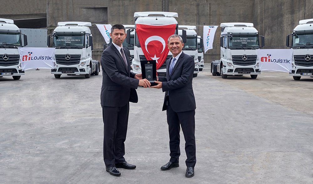 mercedes-benz-turkten-eti-lojistike-20-adet-actros-teslimati-(2).jpg