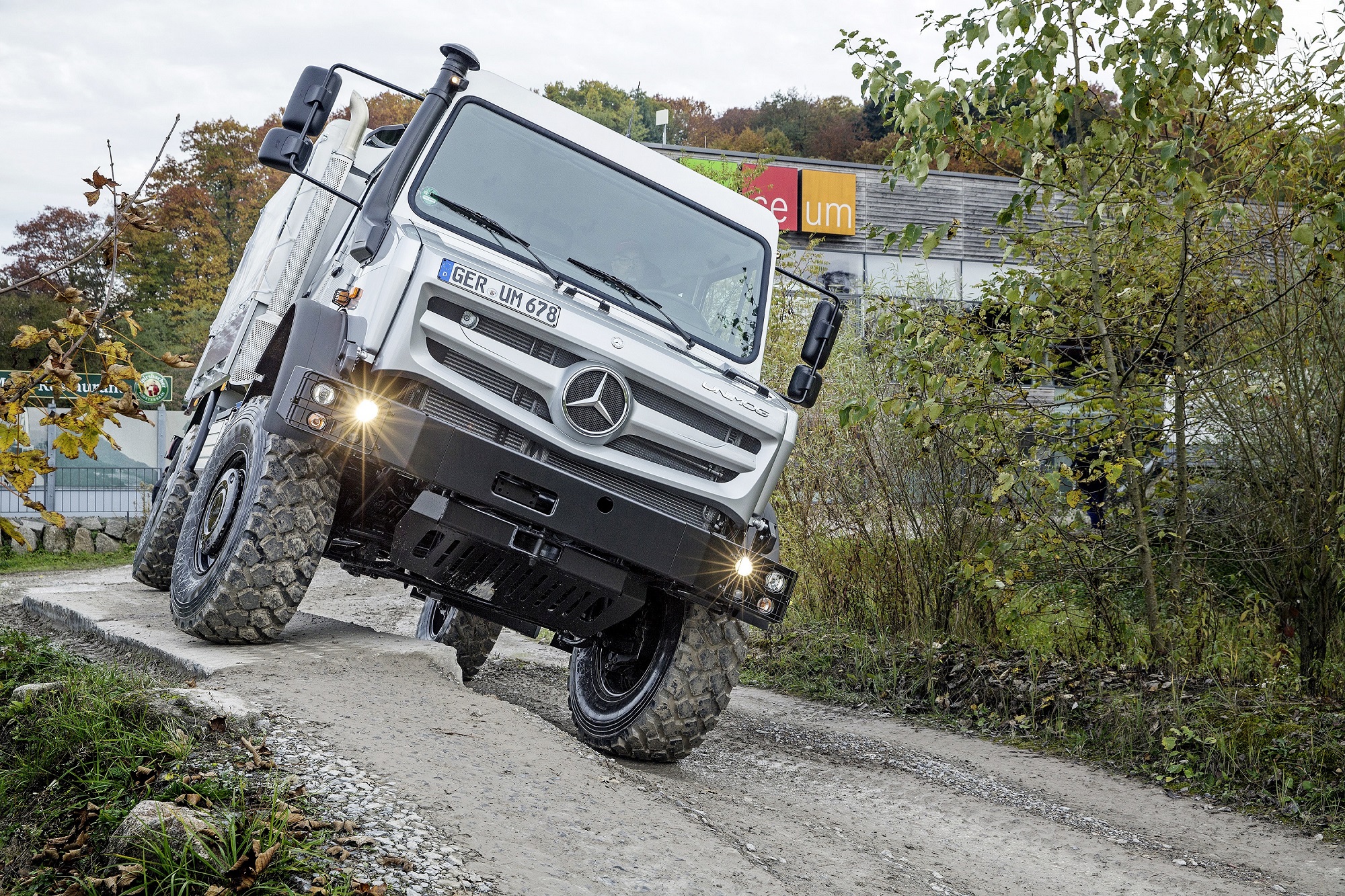 mercedes-unimog.jpg
