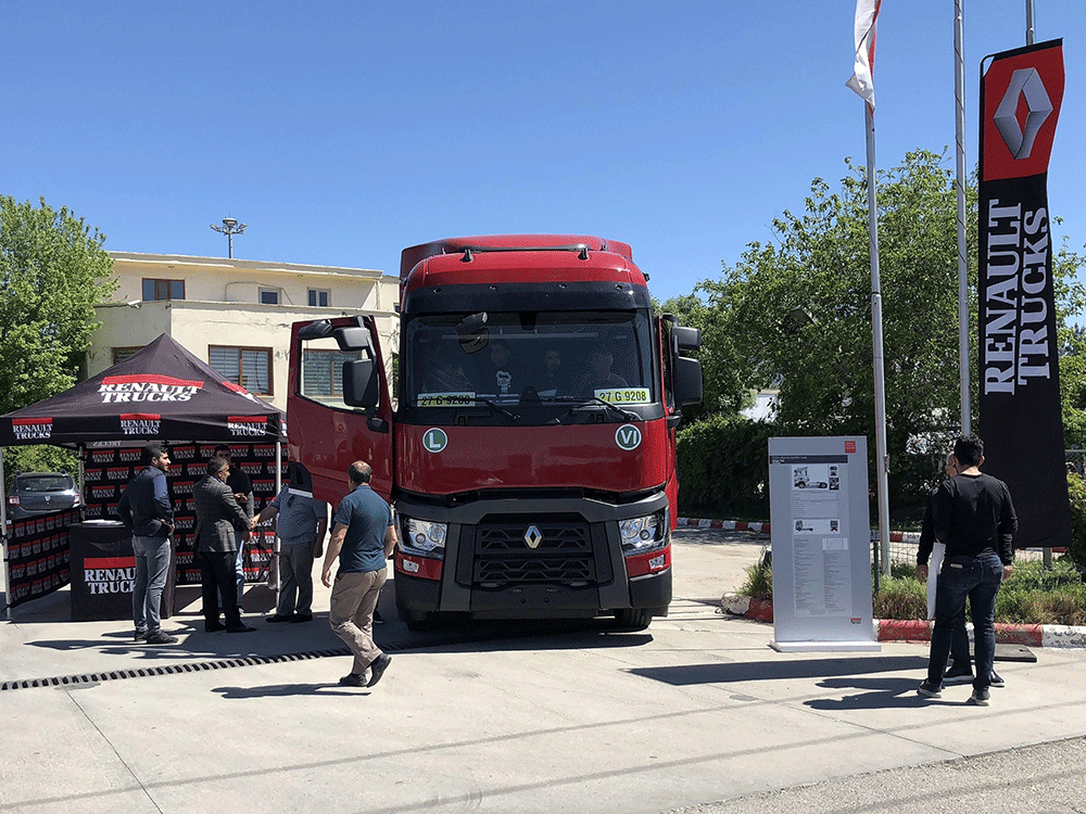 renault-trucks_dogu_roadshow.gif