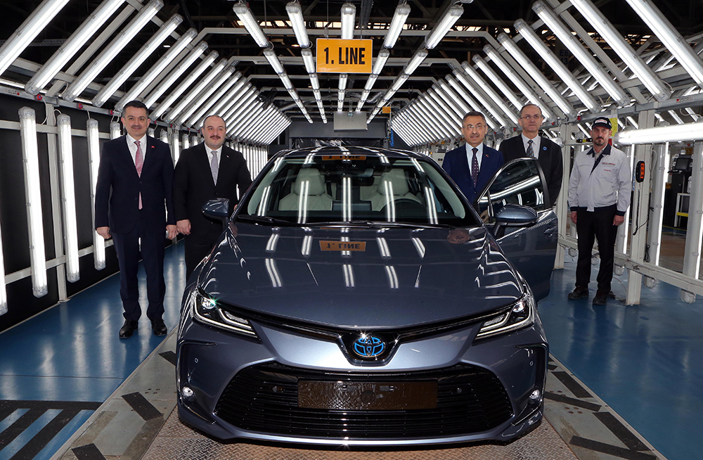 toyota-corolla-uretim-bandindan-indi.jpg