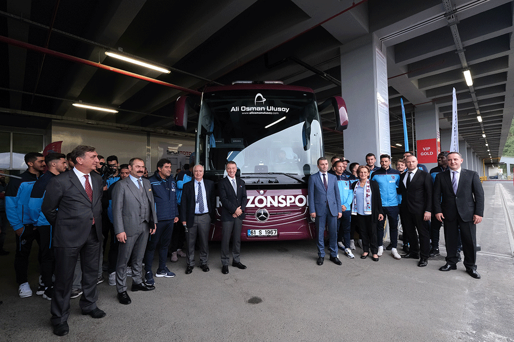 trabzon-sporun-yeni-otobusu.gif