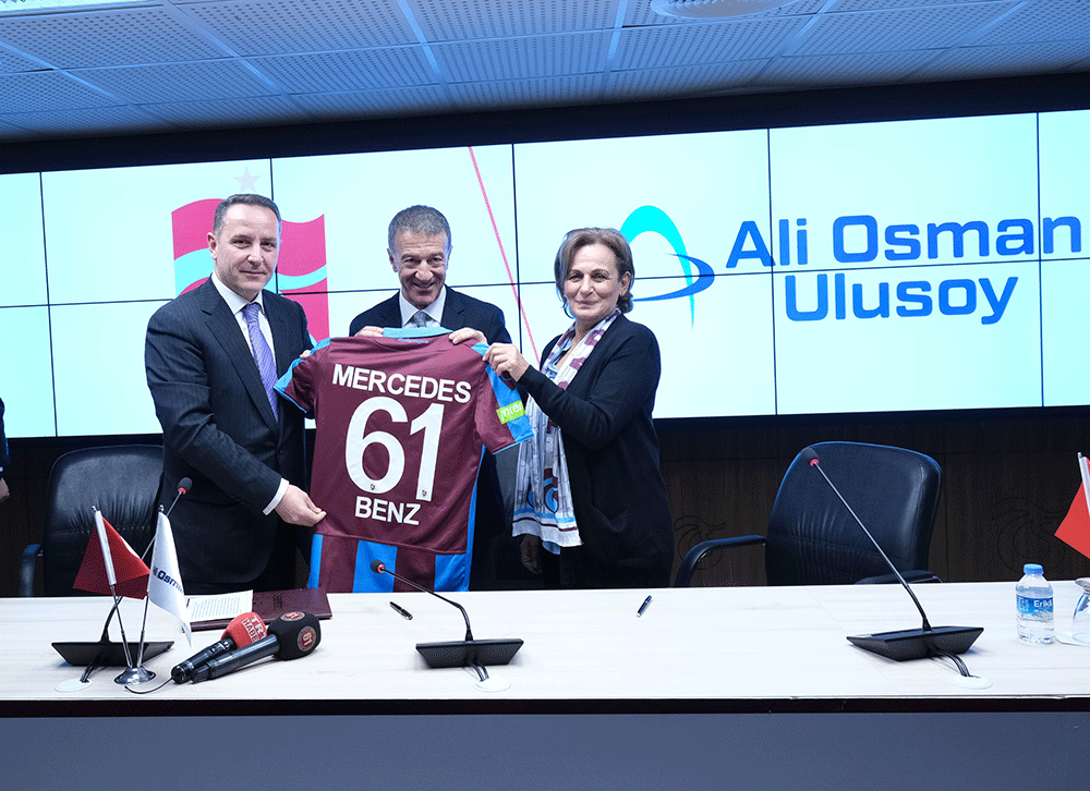 trabzonsporun-yeni-mercedes-benz-tourismosu-ali-osman-ulusoy-turizmden-(2).gif
