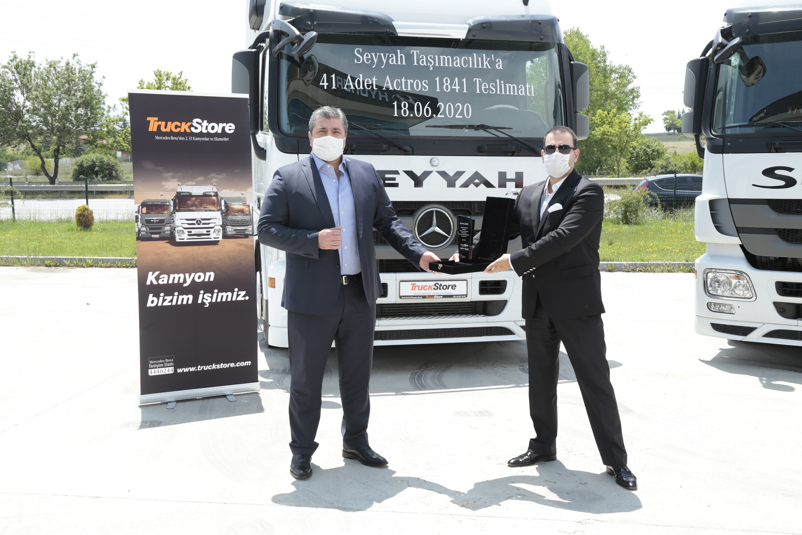 truckstore,-seyyah-tasimacilik’a-41-adet-mercedes-benz-actros-teslim-etti-(3).jpg
